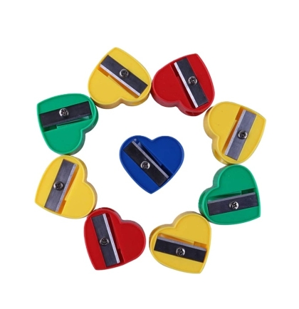 SACAPUNTA PLASTICO CORAZON